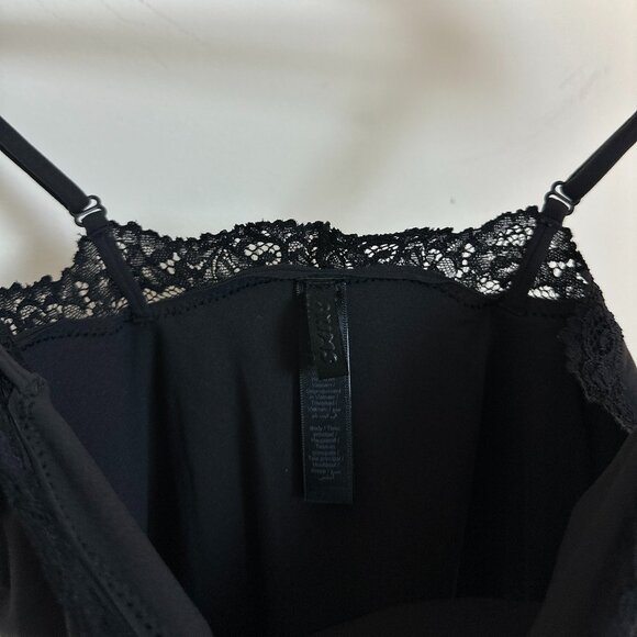 SKIMS Fits Everybody Lace Cami Bodysuit in Onyx Black Size Small - Picture 6 of 12